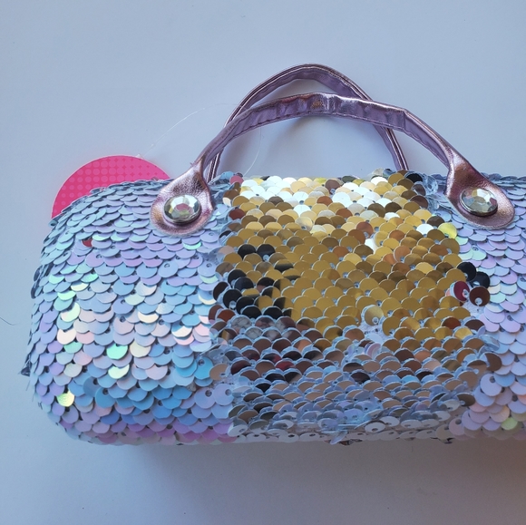 Girls sunglasses and carry case - Picture 3 of 7